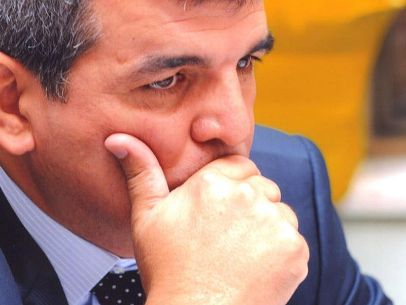 İndi də AXCP-Fazil Mustafa deyişməsi