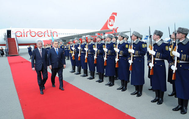 Macarıstanın Baş naziri Azərbaycana gəlib