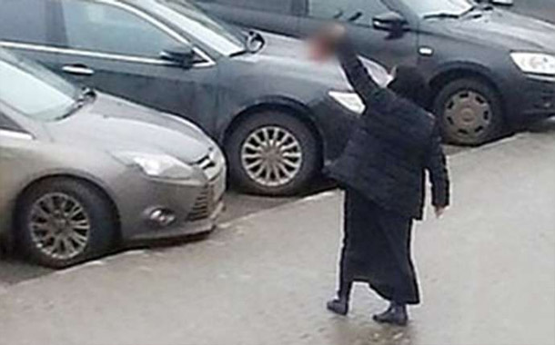 ŞOK: başı kəsilmiş uşağa karikatura çəkdilər