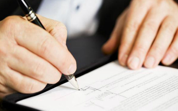 Daha bir məmur işdən çıxarıldı