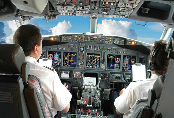 Təyyarənin pilotu uçuş zamanı