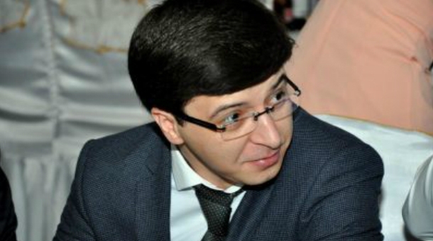 “Əli Kərimli qoz boyda ağlı ilə ətrafındakıları çərəz kimi alıb, qara fəhlə kimi işlədir”