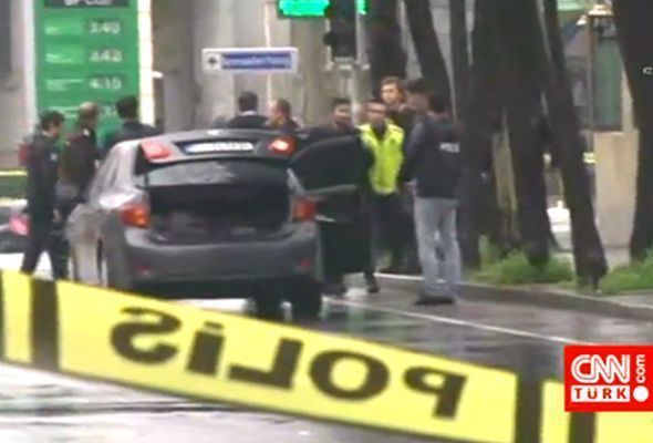 Türkiyədə polis bölməsinə qumbara atdılar