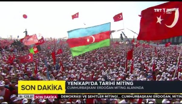 İstanbulda milyonlarla insan Azərbaycan və Türkiyə bayraqları ilə küçələrə çıxdı