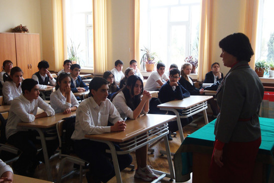 Bakının 46 nömrəli məktəbində şagirdlər