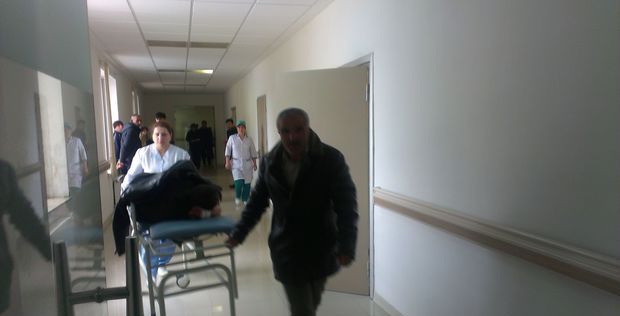 Məktəb direktoru qonşusunu bıçaqladı