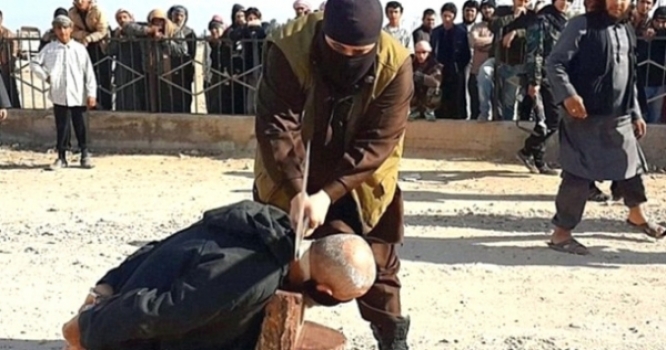 İŞİD öz döyüşçülərini edam etdirdi