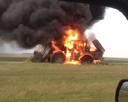 Ağcabədidə “K-700” markalı traktor yanıb