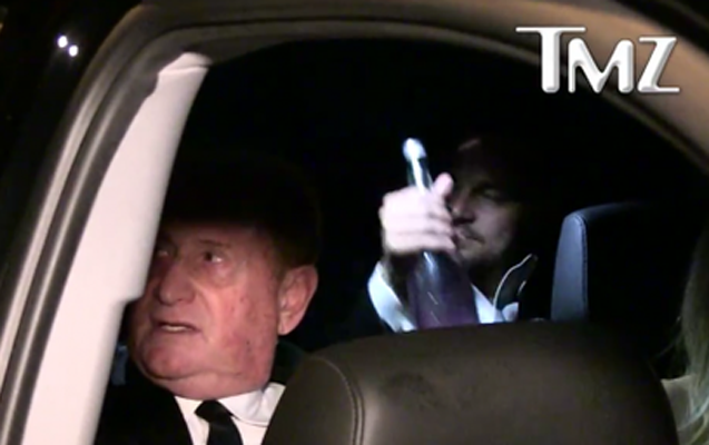 “Oskar” yerinə içki şüşəsi götürdü