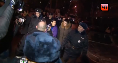 Dayə başını kəsdiyi uşağın evinə gətirildi