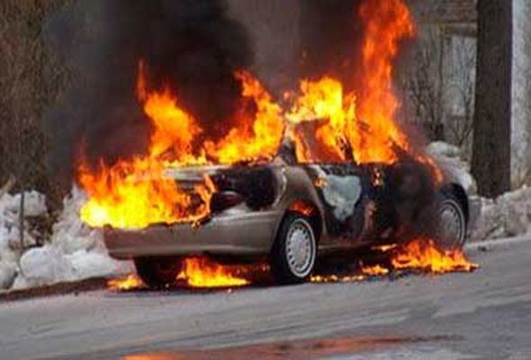 Bakıda “Mercedes” yandı