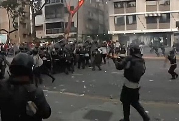 Venesuelanı kütləvi iğtişaşlar bürüyüb