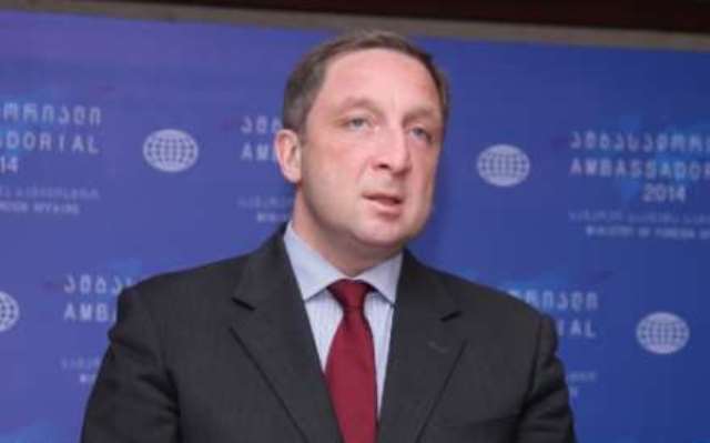 Keçmiş naziri məzarlıqda