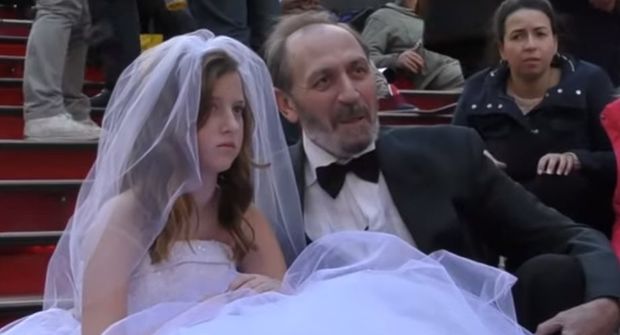 Bloqer qoca ilə 12 yaşlı qızı “evləndirdi”