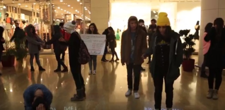 AGAT Xocalı soyqırımının 24-cü il dönümünə həsr olunmuş Fləşmob aksiyası keçirdi