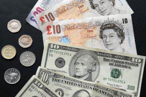 Son 7 ildə ilk dəfə funt sterlinq dollara nisbətdə dəyər itirib