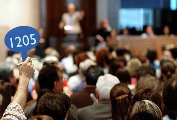 Bakıda hərrac: Qadın şalvarı, gips, çən, transformator satılır