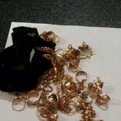 Saçında 44 üzük, 13 cüt sırğa, 3 klon keçirmək istədi