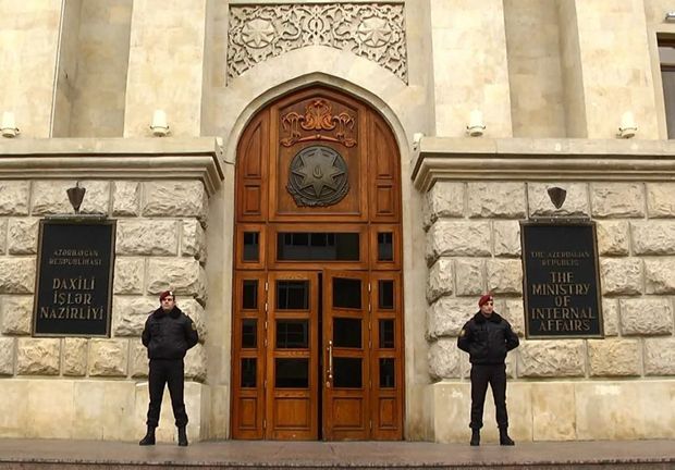 Daxili İşlər Nazirliyinin qarşısında intihara cəhd