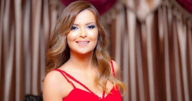 Azərbaycanlı müğənnidən qırmızı libasda cazibədar