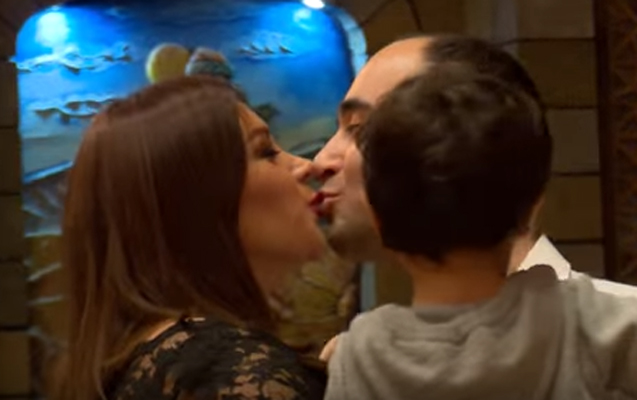 Xatirənin öpüşmə anı kameralarda