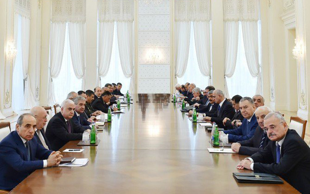 Bütün nazirlər üçün qadın müavin