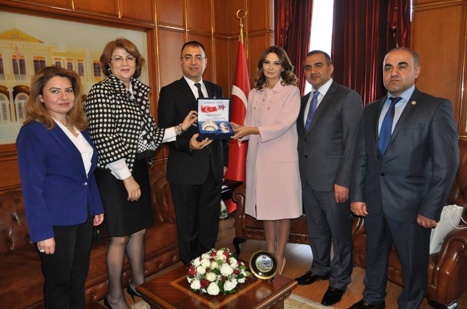 Millət vəkili İzmir valisi ilə Xocalı Soyqırımının dünyada daha geniş tanıdılmasını müzakirə edib