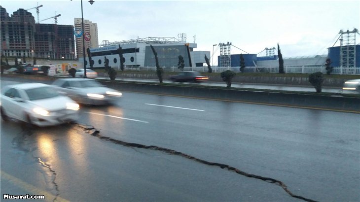 Bakıda yol yenidən çökdü: sürücülər təhlükədə - VİDEO