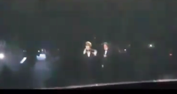 Tamaşaçılar ŞOKDA: Səhnədə ölü müğənni peyda oldu