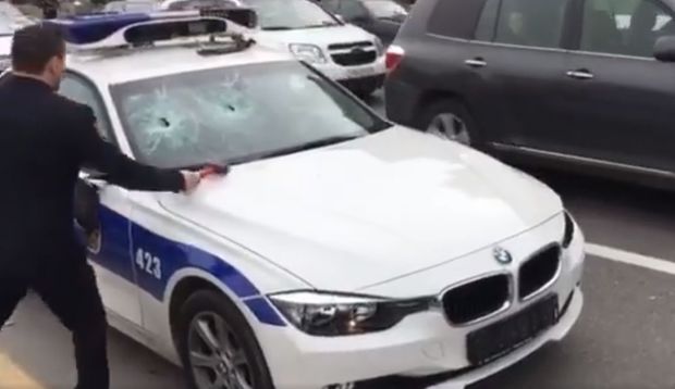 Bakıda yol polisinin maşınını çəkicləyən şəxslə bağlı