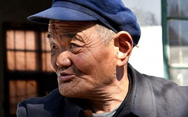 Pensiyaçı özü üçün dəfn mərasimi təşkil etdi