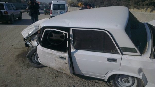 Kürdəmirdə avtomobillər toqquşdu: 2 ölü, 3 yaralı