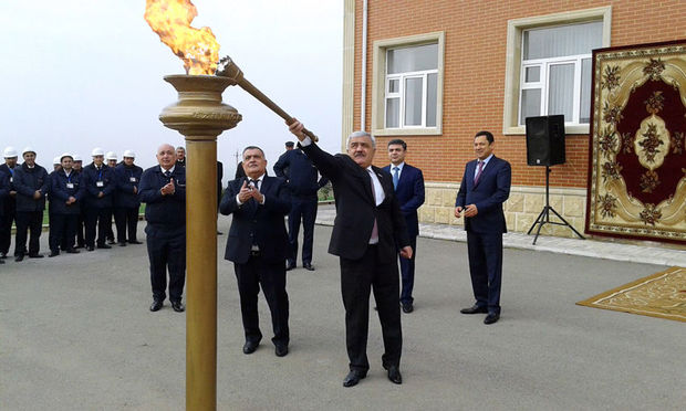 Rövnəq Abdullayev Ağsuda məşəli alovlandırıb