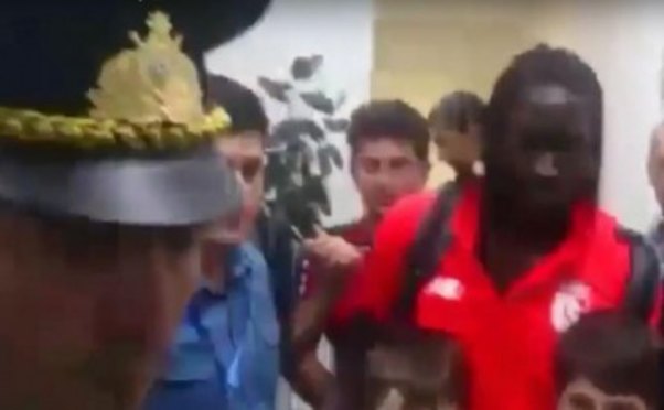 Bakıda portuqaliyalı ulduzla şəkil çəkdirmək üçün polislə dalaşdı