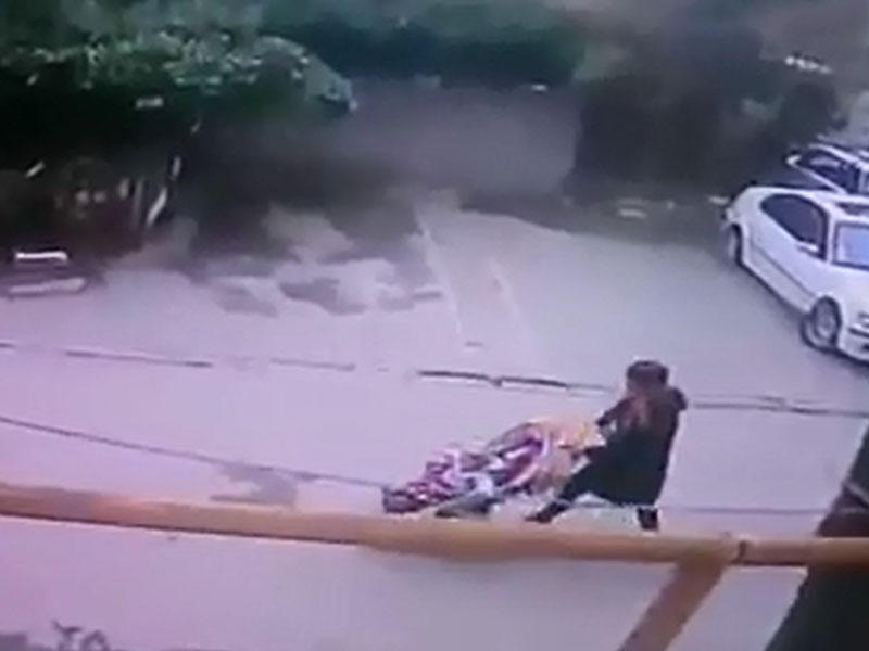 Bakıda manyak uşaqlı qadına hücum çəkdi