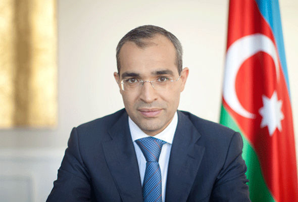 Nazir müəllimi sillələyən qadın direktor