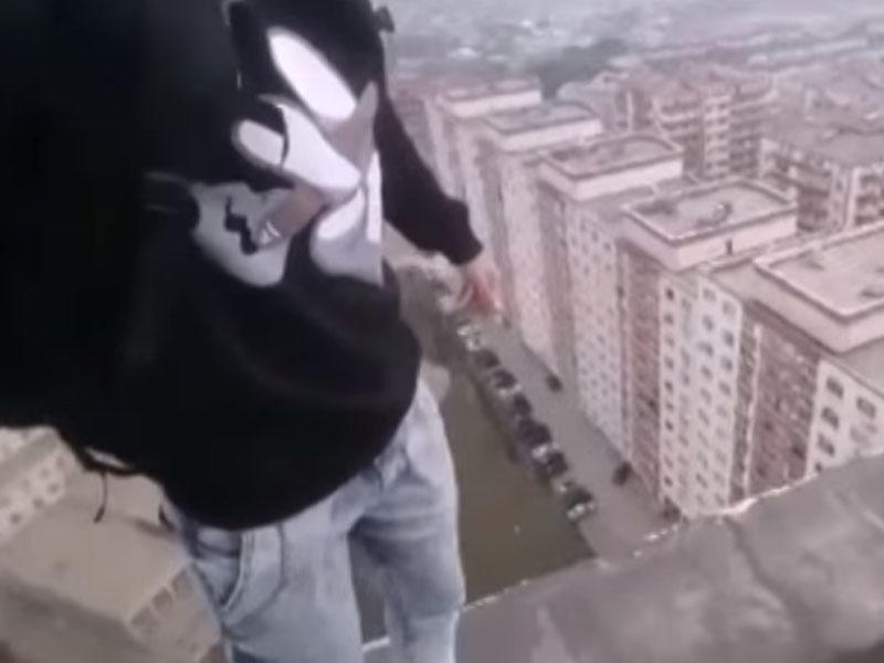 Azərbaycanda 16 yaşlı məkəblidən riskli hərəkətlər