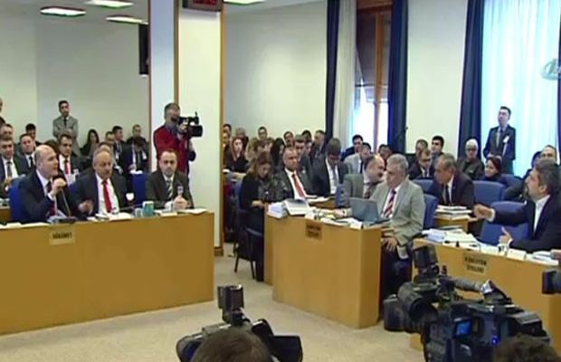Erməni deputat ilə türk nazir arasında mübahisə yarandı