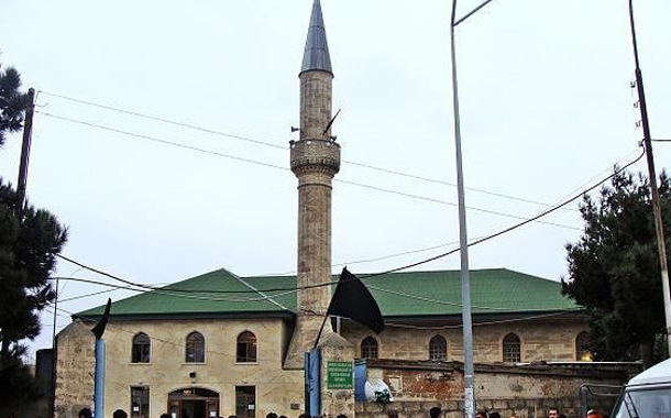 Məscidi yandırmaq istəyənlər məhkəmədən vaxt istədi