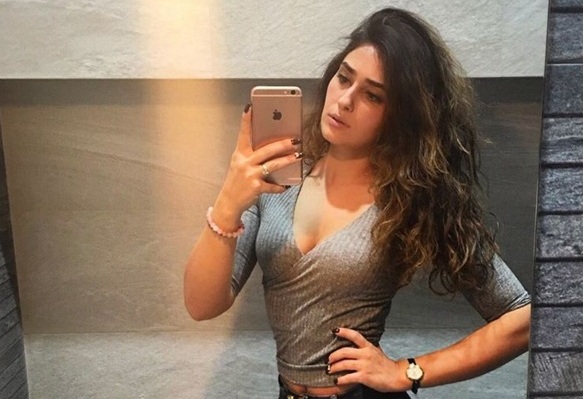 Pərvin Sevgililər gününü Bakının məşhur otelində qeyd etdi