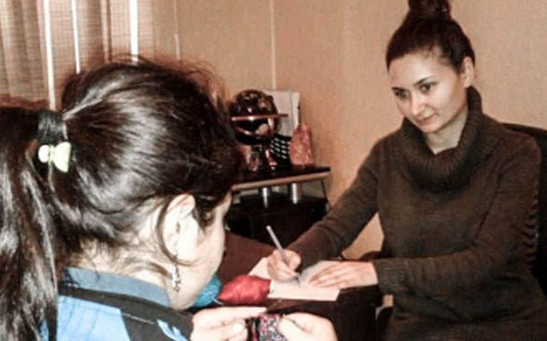 “Mənə əxlaqsız videolar göstərirdi ki, bax, anandır”