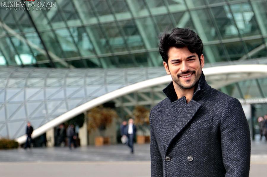 Burak Özçivit İçərişəhərdə qadağan olunmuş yerdə