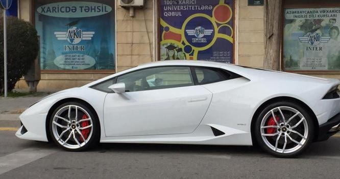 Bakıda daha bir məmurun milyonluq Lamborghinisi peyda oldu