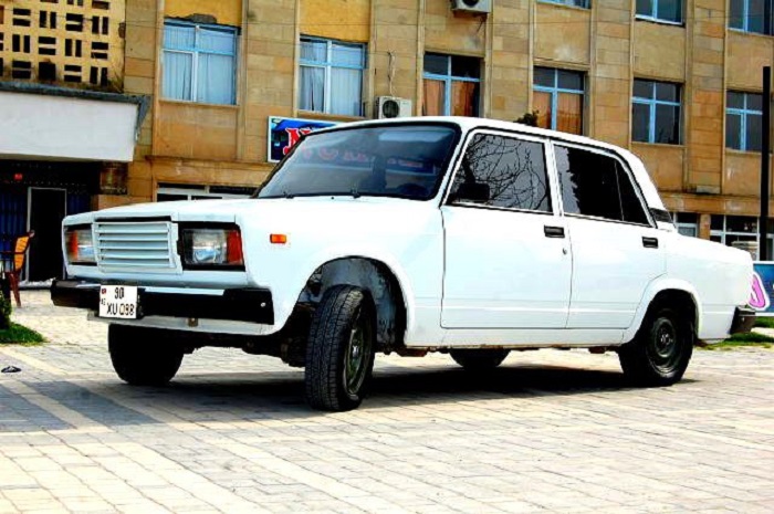 `07` `Mercedes`dən də bərk gedir