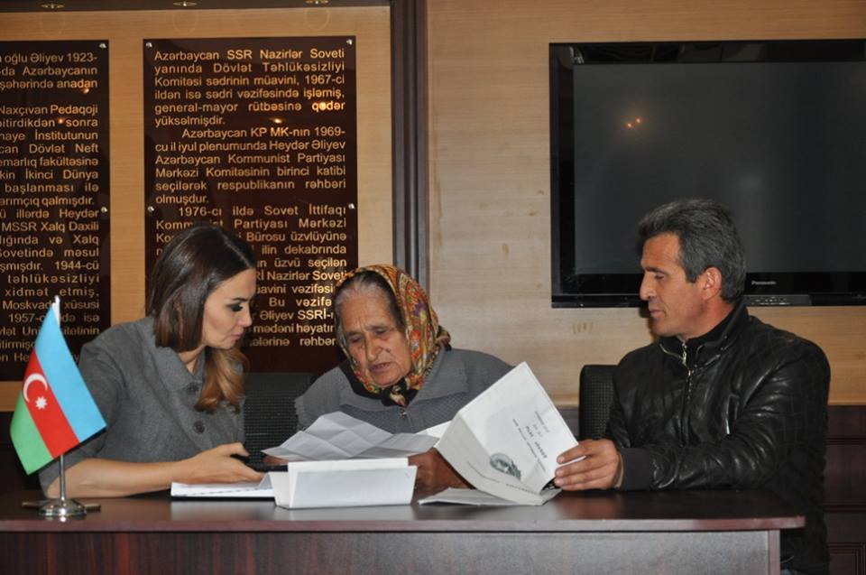 Qənirə Paşayeva Tovuzda sakinlərlə görüşdü