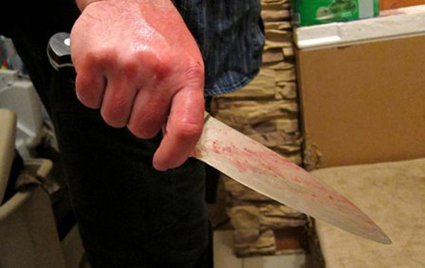 Çinarlı sakini küçədə bıçaqlandı