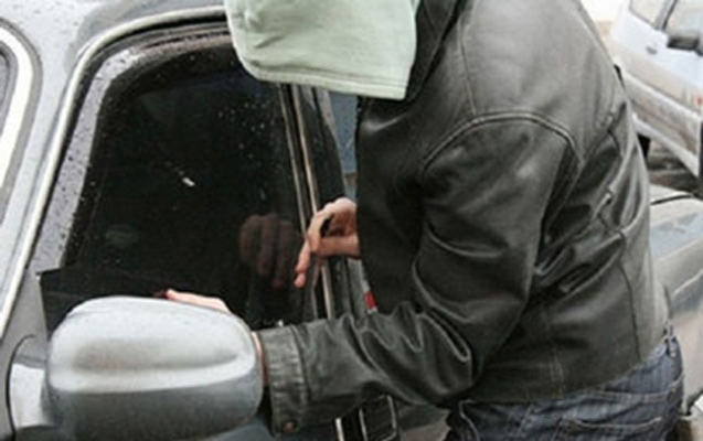 «Avtomobilin şüşüəsini sındırıb qarət etdilər»