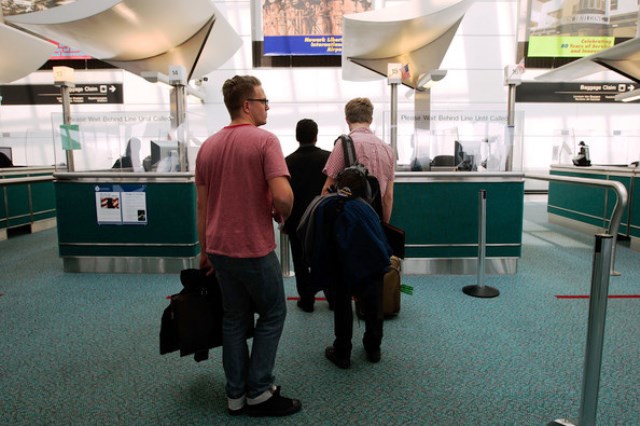 Saxta sənədlə Azərbaycana keçənlər saxlanıldı