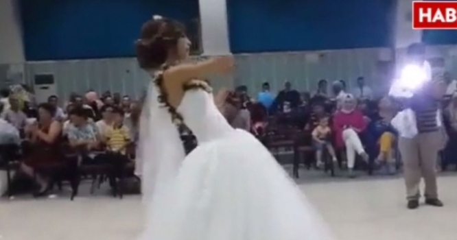 Gəlin bu rəqsi ilə internetdə rekord qırdı