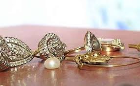 Xalq artistinin dostu onun qızıllarını oğurladı